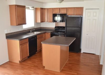 royal-woods-townhomes-apartments-for-rent-in-riverview-mi-gallery-13