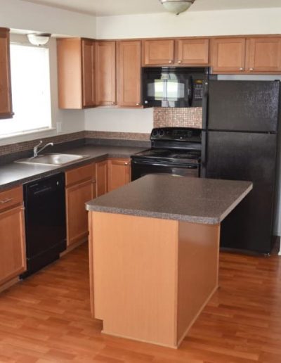 royal-woods-townhomes-apartments-for-rent-in-riverview-mi-gallery-13