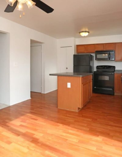royal-woods-townhomes-apartments-for-rent-in-riverview-mi-gallery-14