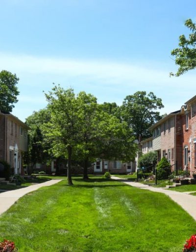 royal-woods-townhomes-apartments-for-rent-in-riverview-mi-gallery-16