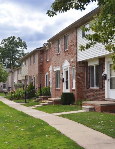 royal-woods-townhomes-apartments-for-rent-in-riverview-mi-gallery-3