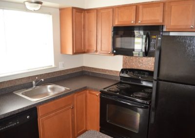 royal-woods-townhomes-apartments-for-rent-in-riverview-mi-gallery-5